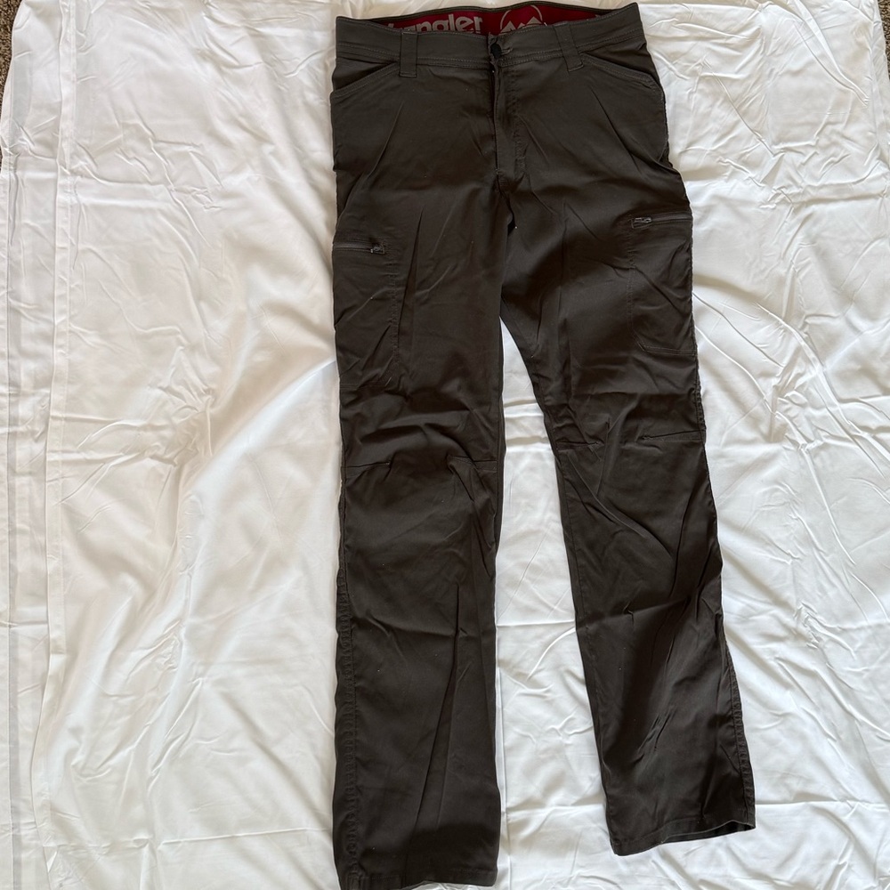 Men’s 32 X 32 Wrangler Cargo Pants